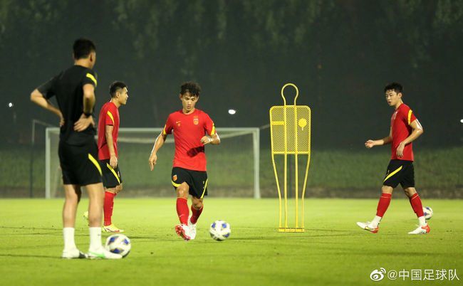 上轮英联杯，切尔西在主场2-0轻取布莱克本，球队顺利晋级本轮。